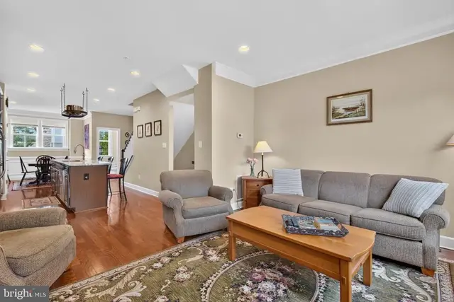 4644 Woodberry St, Riverdale