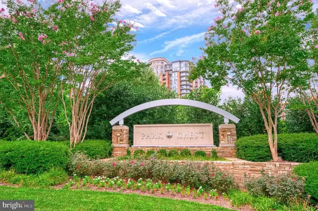 8220 Crestwood Heights Dr #216, Mclean