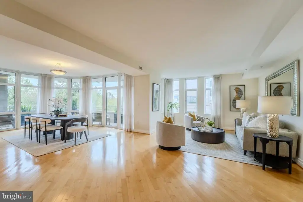 8220 Crestwood Heights Dr #216, MCLEAN