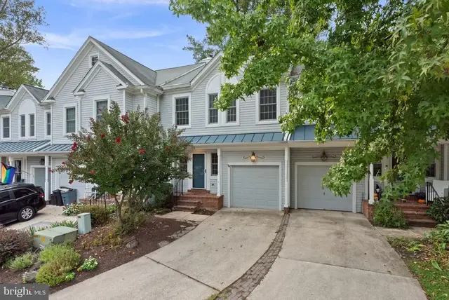 826 Charles James Cir, Ellicott City