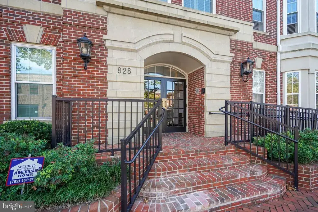 828 Slaters Ln #204, ALEXANDRIA