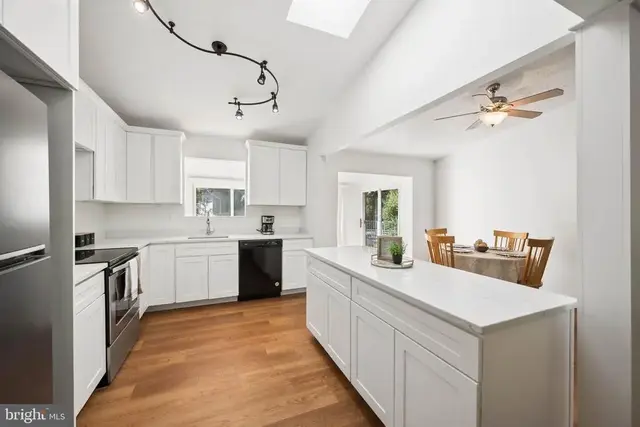 1365 Moyer Rd, Annapolis