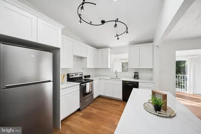 1365 Moyer Rd, Annapolis