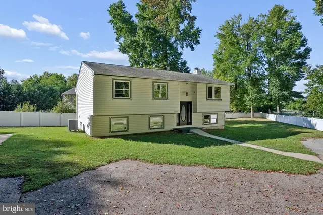 1365 Moyer Rd, Annapolis