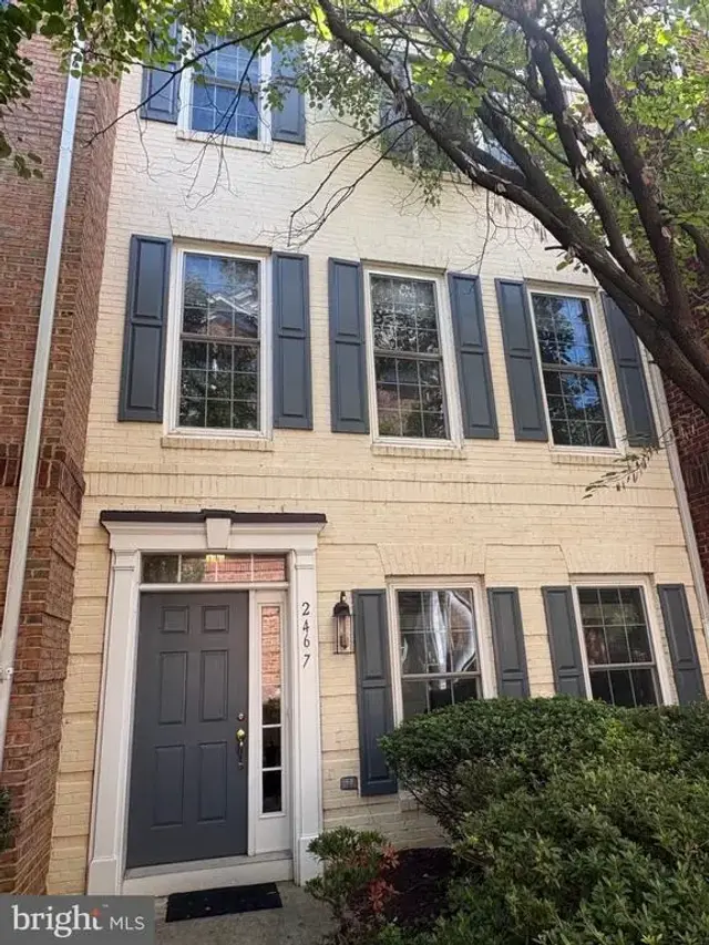 2467 Huntington Park Dr, Alexandria