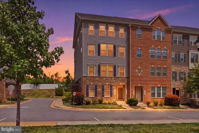 10102 Dorsey Ln, Lanham
