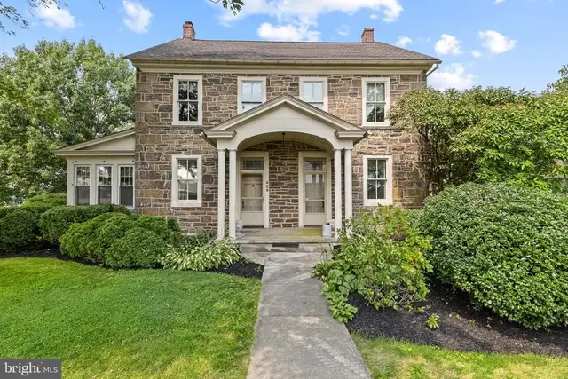 429 E Main St, Leola