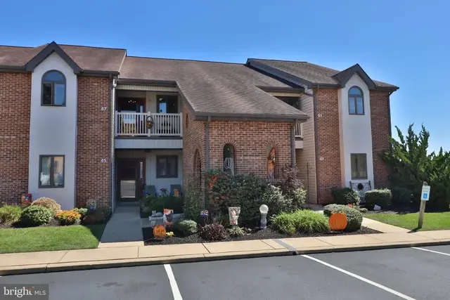 47 Black Oak Dr, Lancaster