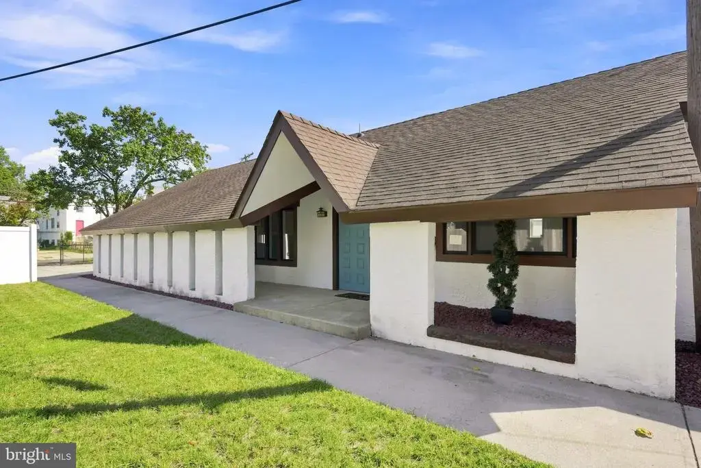 112 N 8th St, VINELAND