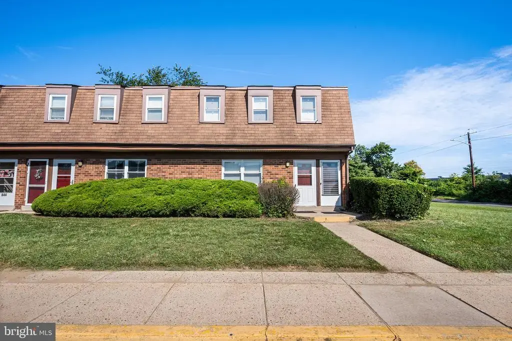 847 Henri Ct, BURLINGTON