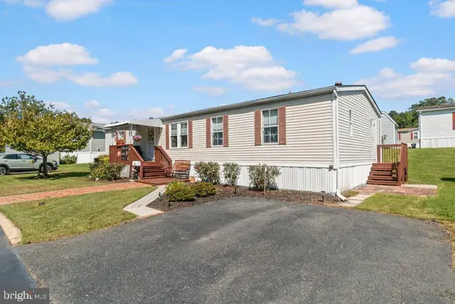 2 Waterview Dr, Edgewood