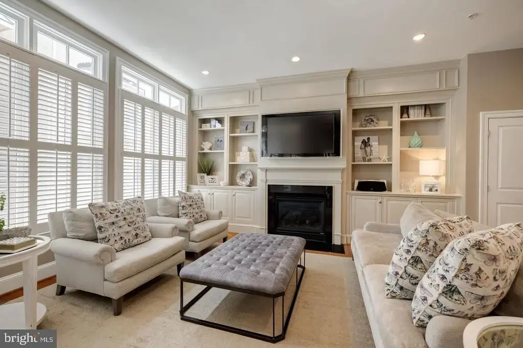 712 Bracey Ln, ALEXANDRIA