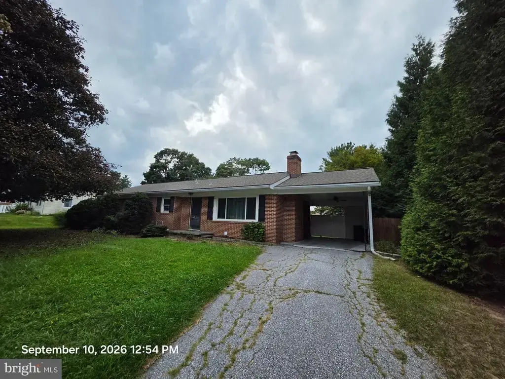 1042 S Carroll St, HAMPSTEAD
