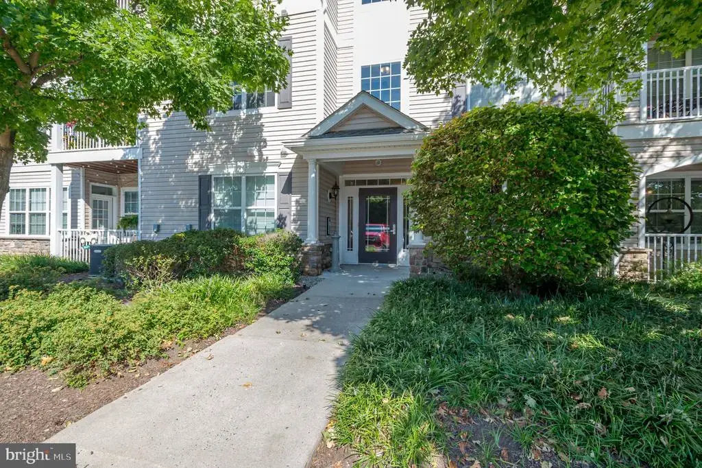 232 Timberlake Dr, EWING