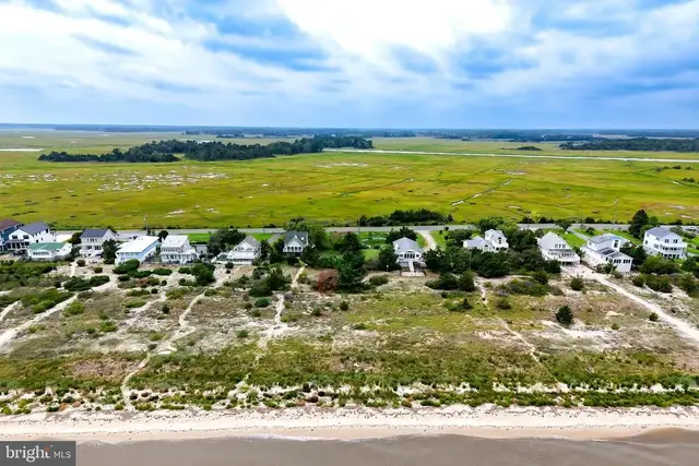 595 Bay Ave, Milford