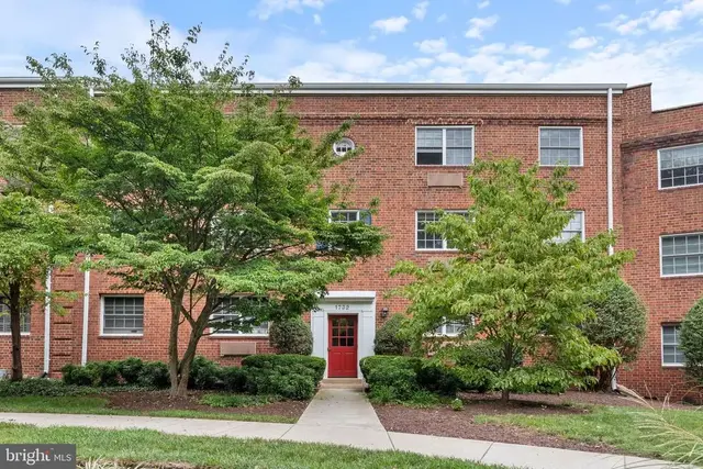 1732 W Abingdon Dr #301, Alexandria