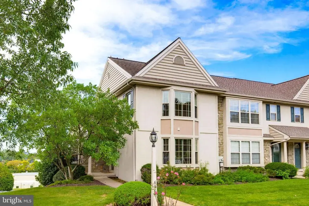 636 Royal View Dr, LANCASTER