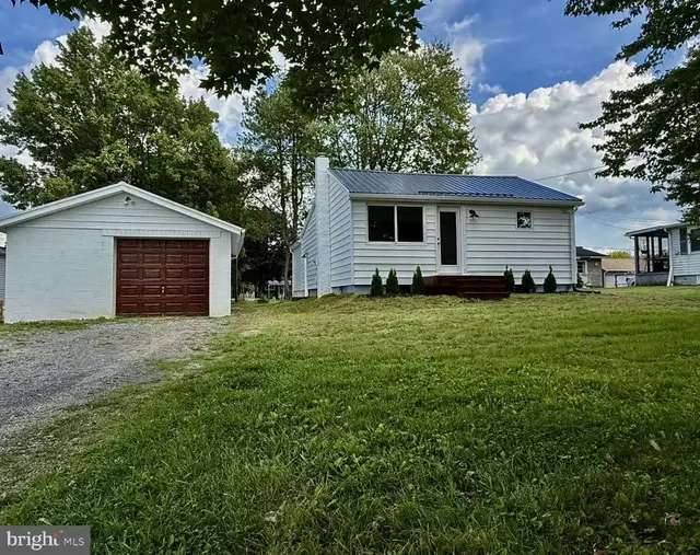 323 Butler Ave, Ellwood City