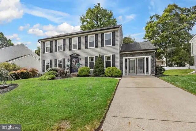 12 Gloucester Ct, Newark
