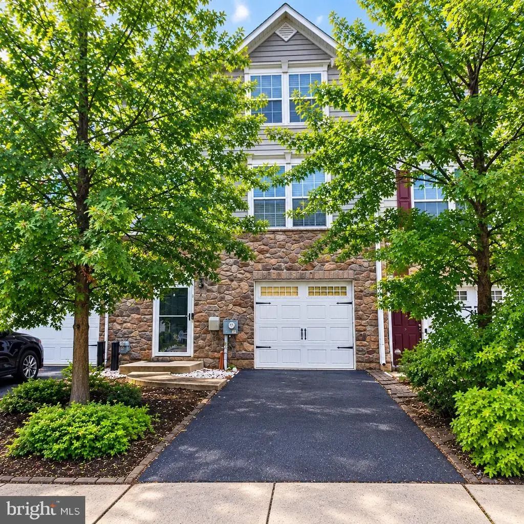 225 W General Grey Ct, NEWARK
