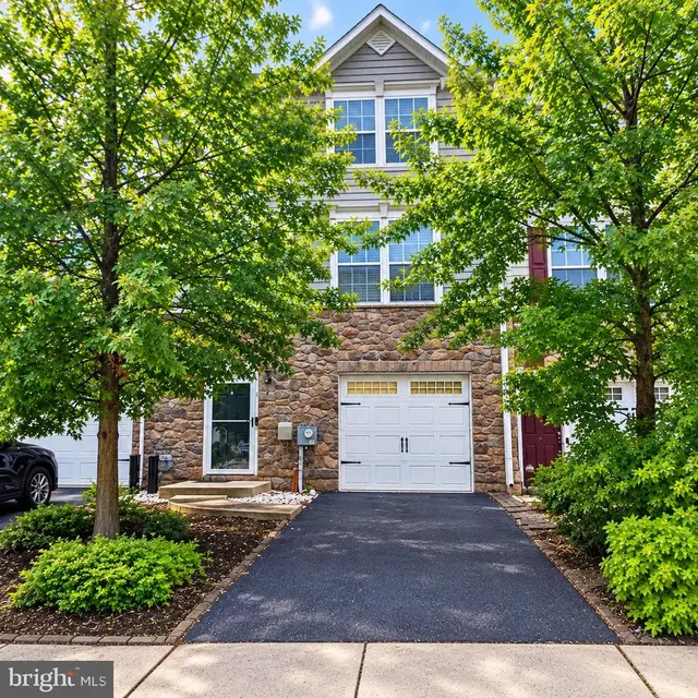 225 W General Grey Ct, Newark