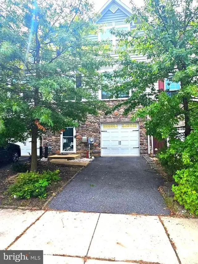225 W General Grey Ct, Newark