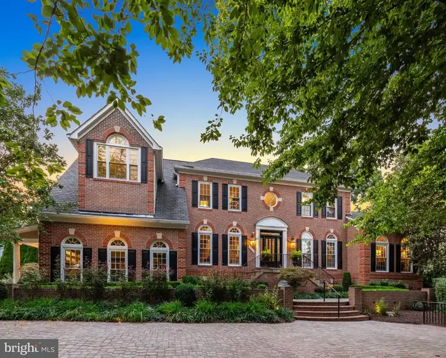 1236 Tottenham Ct, Reston