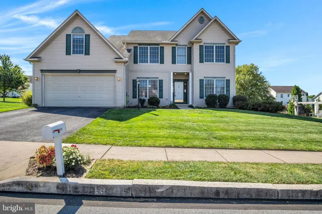 2191 Canterbury Dr, MECHANICSBURG