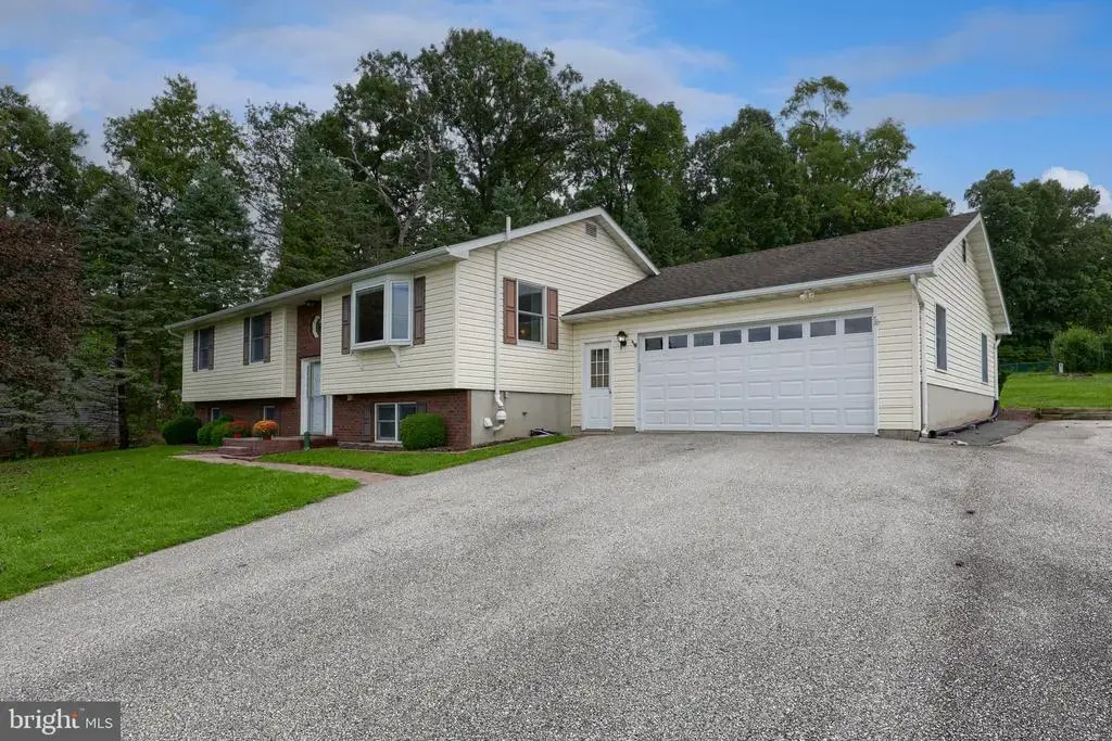 571 E Tolna Rd, SHREWSBURY