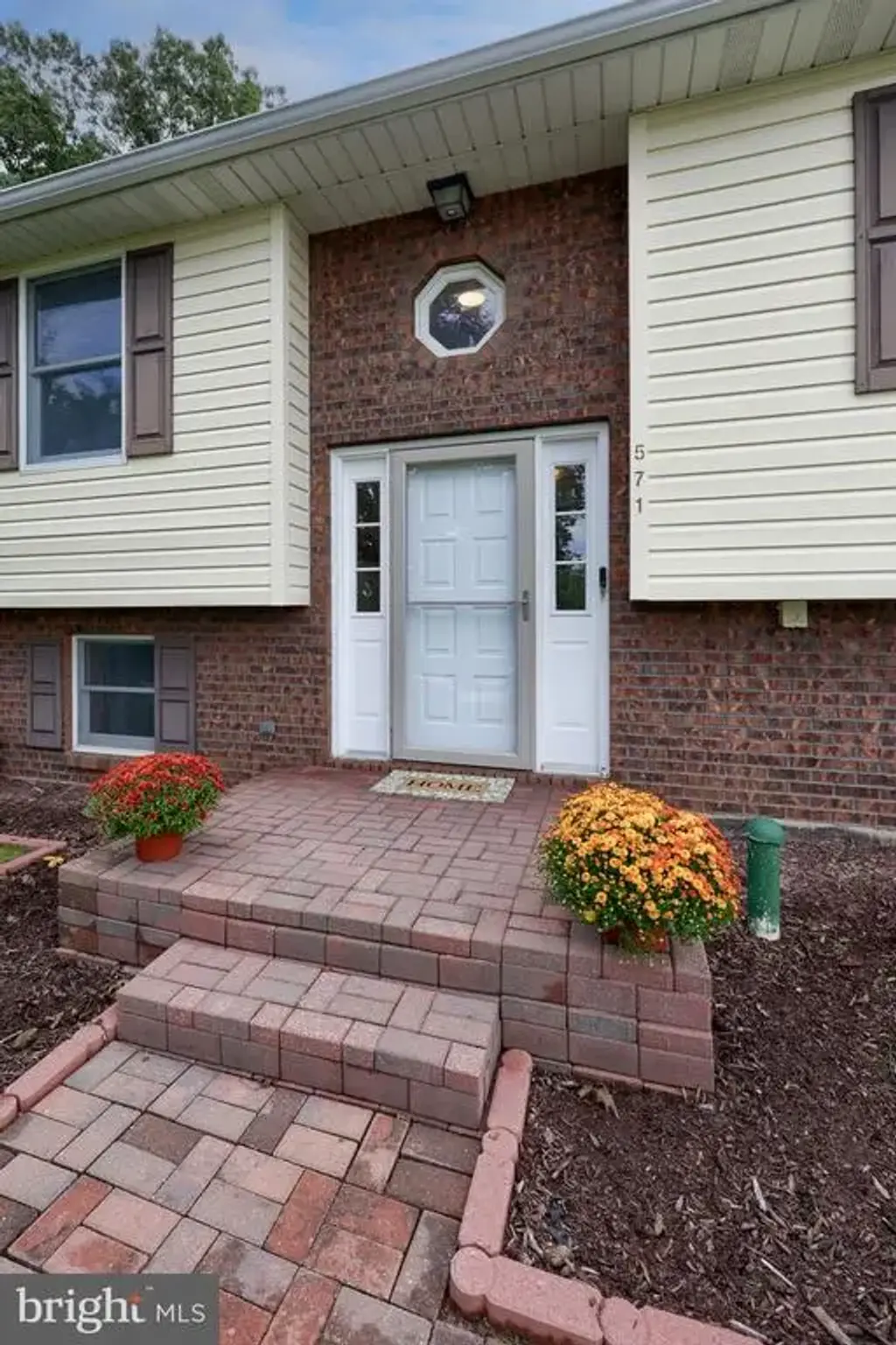 571 E Tolna Rd, SHREWSBURY