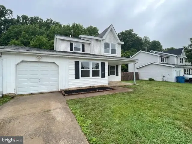 9 Wellington Dr, Newark