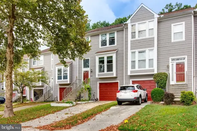 7717 Heatherside Ln, Ellicott City