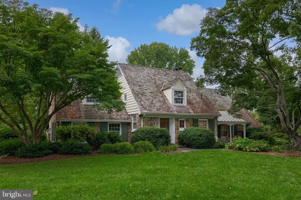 9 Cedar Ln, LANCASTER