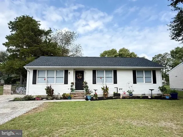 9 Pine St, Delmar