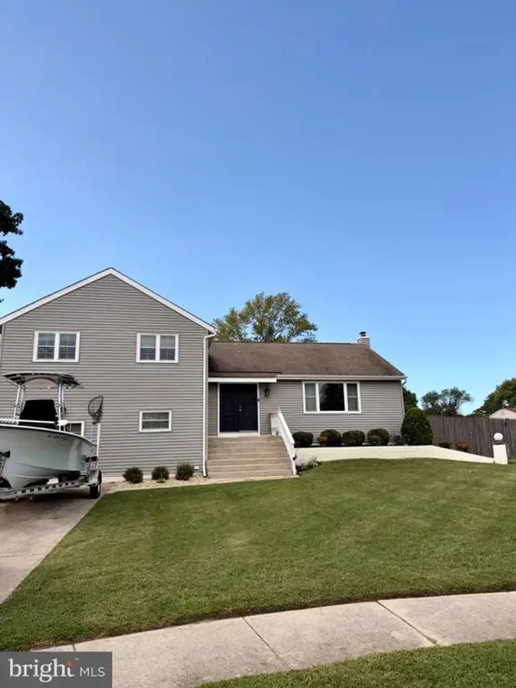 7 Surrey Ct, BERLIN
