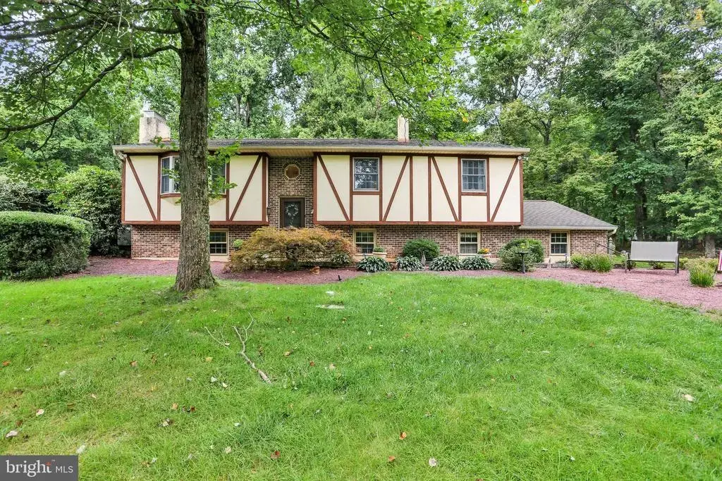 81 Oakbrook Dr, BIRDSBORO
