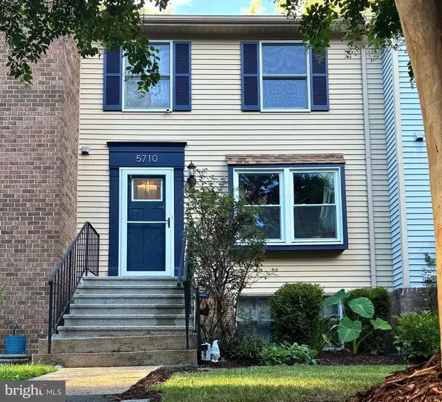 5710 Round Top, Burke