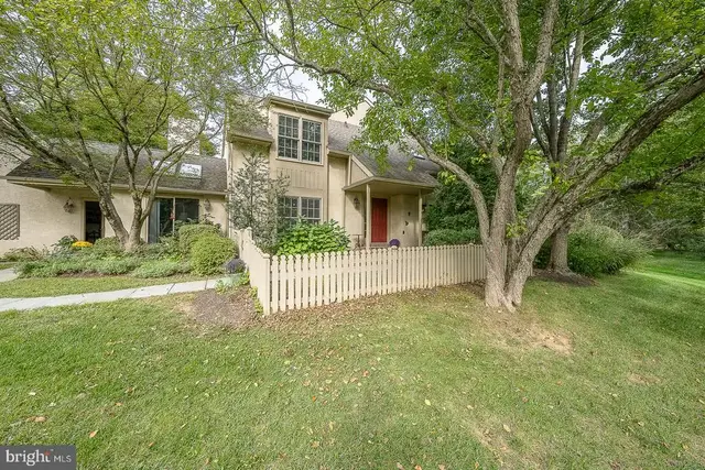 431 Chandlee Dr #233, Berwyn