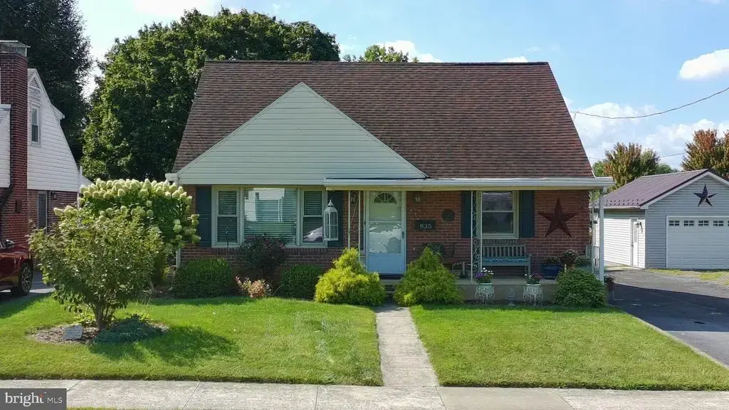 835 Middle St, CHAMBERSBURG