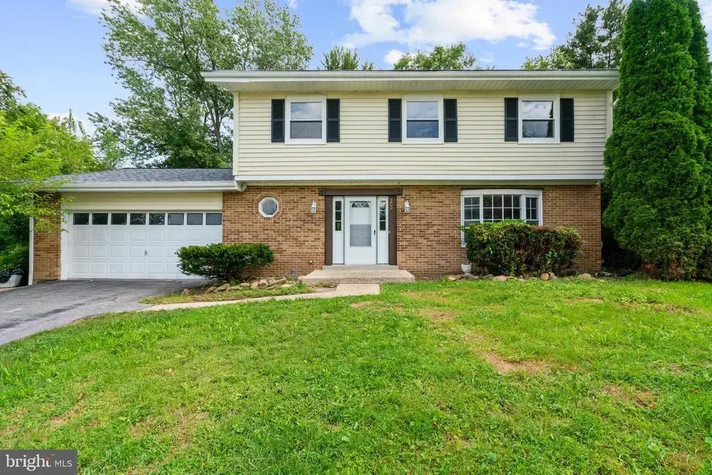 200 Glade Blvd, WALKERSVILLE
