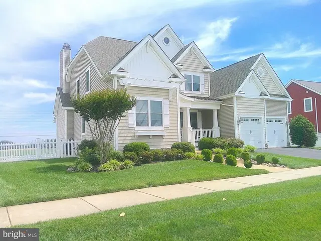 672 Spring Hollow Dr, Middletown