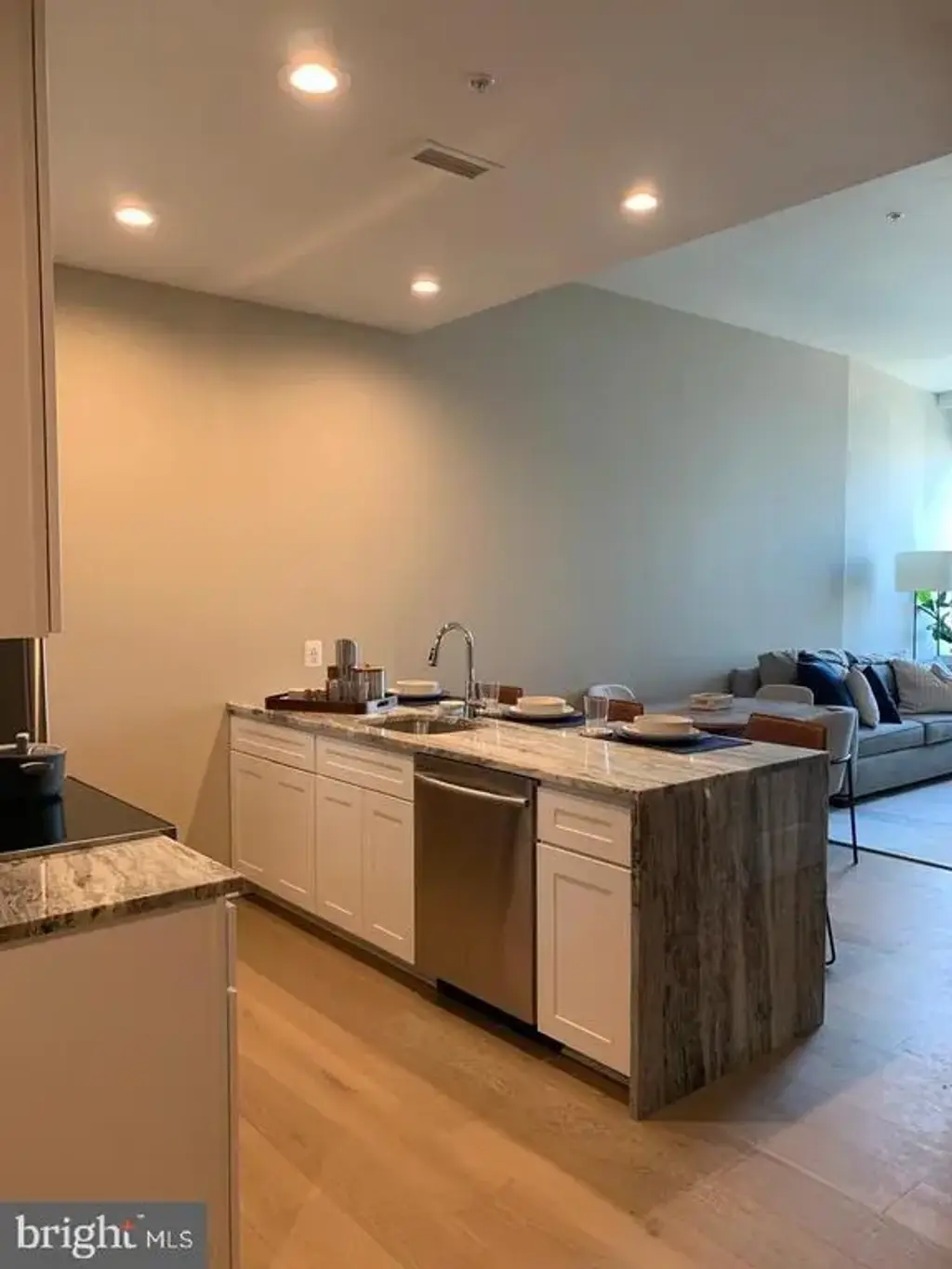 2130 Arch St #212, PHILADELPHIA
