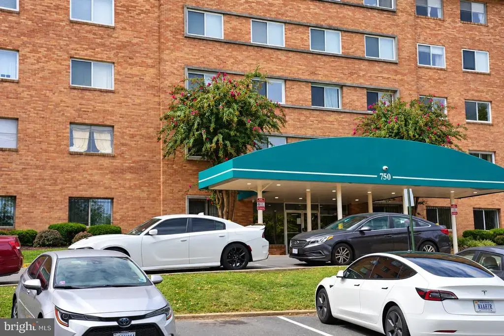 750 S Dickerson St #103, ARLINGTON