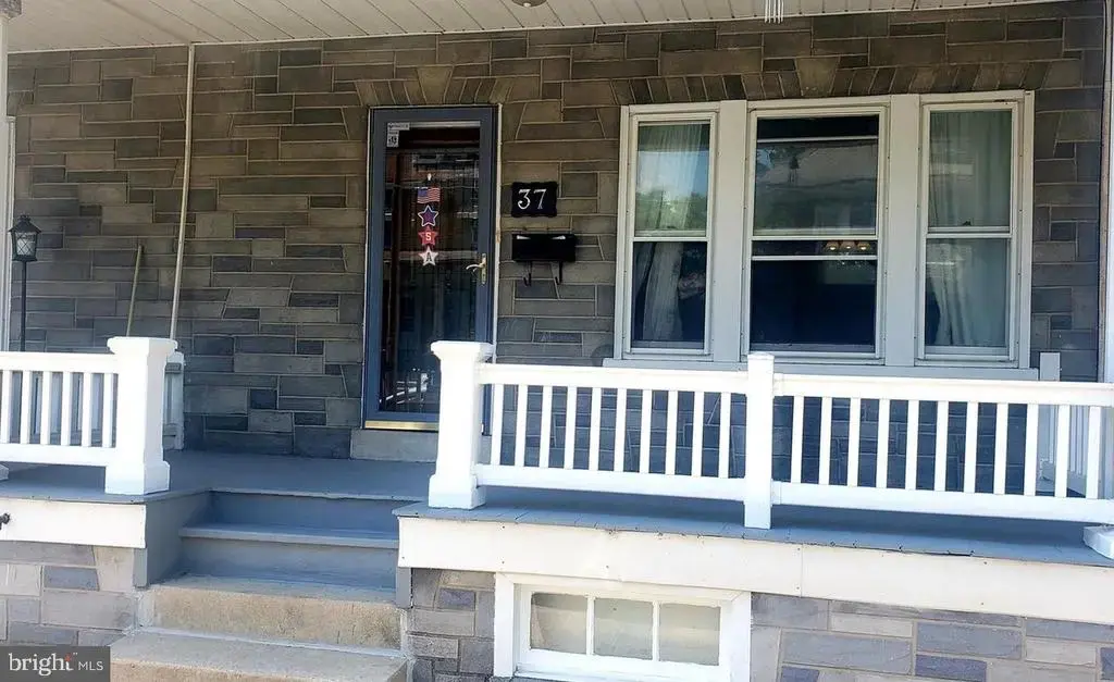 37 E Walnut St, EPHRATA