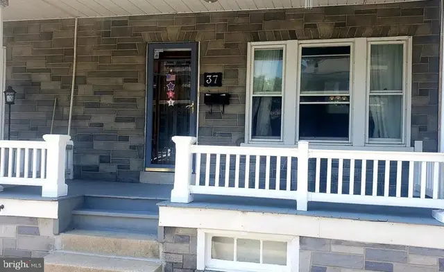 37 E Walnut St, Ephrata