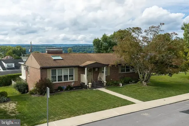 5 Winding Way, Lewistown
