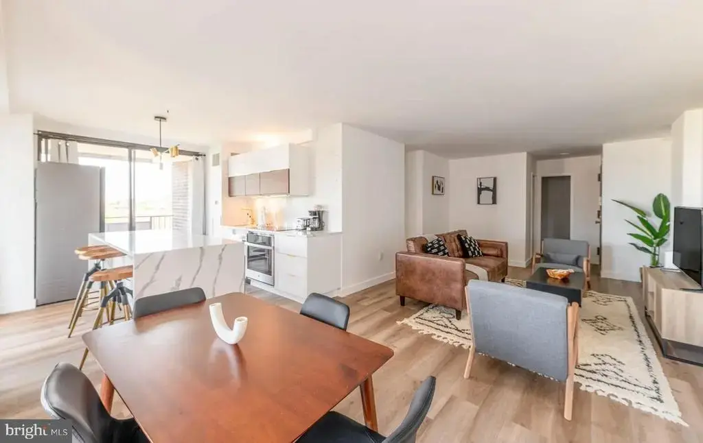 250 S Reynolds St #1004, ALEXANDRIA
