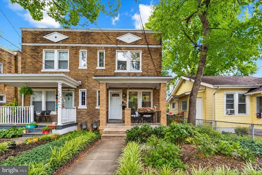 1424 Kearny St Ne, WASHINGTON