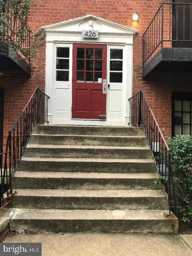 426 N Armistead St #201, Alexandria
