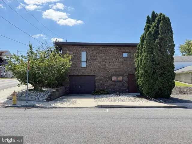 350 N Pine St, Summit Hill